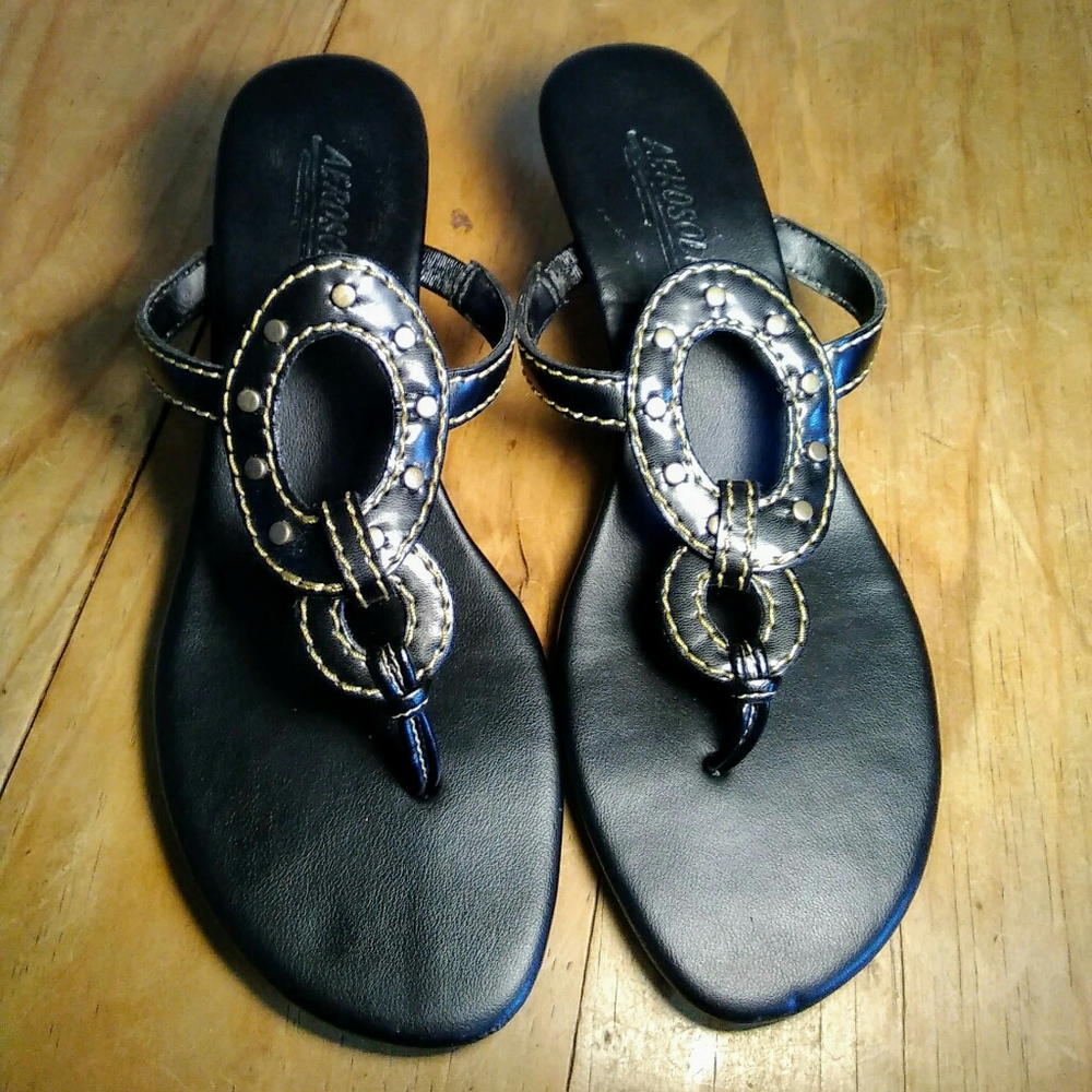 🍀🌸 Black Aerosoles Thong Sandals Size 6.5